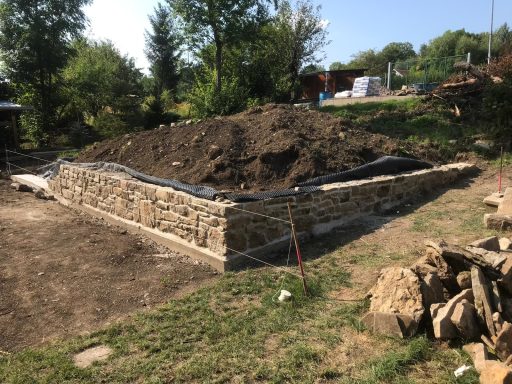 Natursteinmauer 